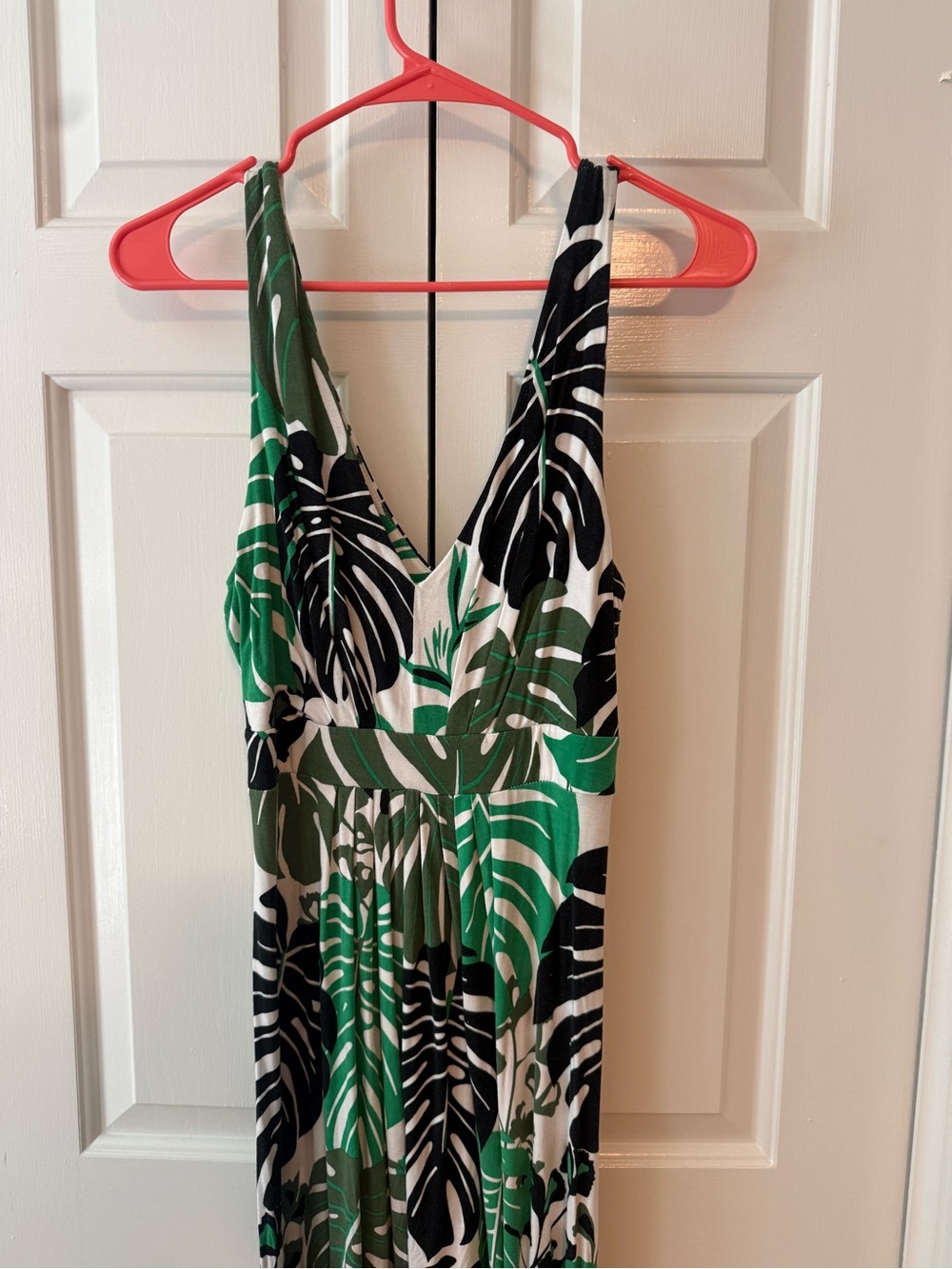 Banana republic green and black monstera leaf print dress